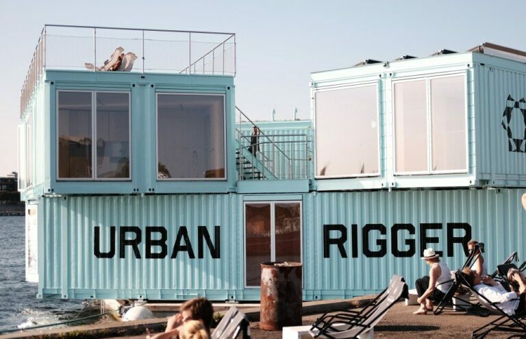 Read more about the article Des maisons flottantes en conteneurs recyclés, Urban Rigger (Danemark).